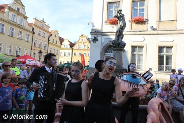 najazd-artystow-ulicy-na-plac-ratuszowy-foto-47771
