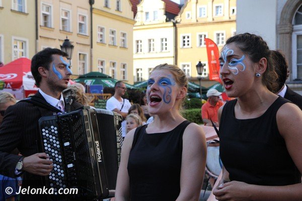 najazd-artystow-ulicy-na-plac-ratuszowy-foto-47771