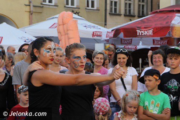 najazd-artystow-ulicy-na-plac-ratuszowy-foto-47771