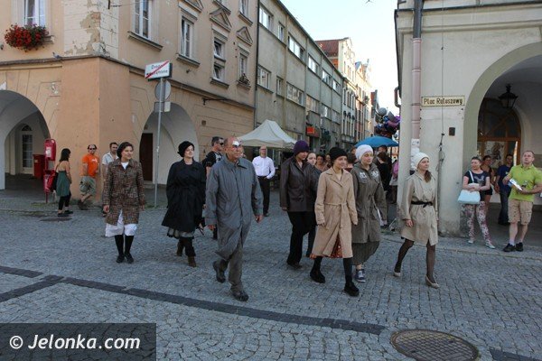 najazd-artystow-ulicy-na-plac-ratuszowy-foto-47771