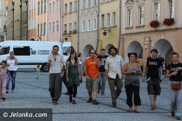 najazd-artystow-ulicy-na-plac-ratuszowy-foto-47771