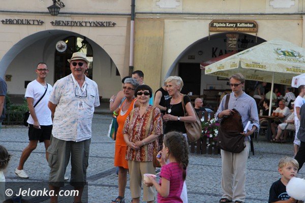 najazd-artystow-ulicy-na-plac-ratuszowy-foto-47771