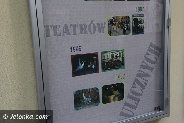 historia-festiwalu-teatrow-ulicznych-w-galerii-mrocznej-foto-47785