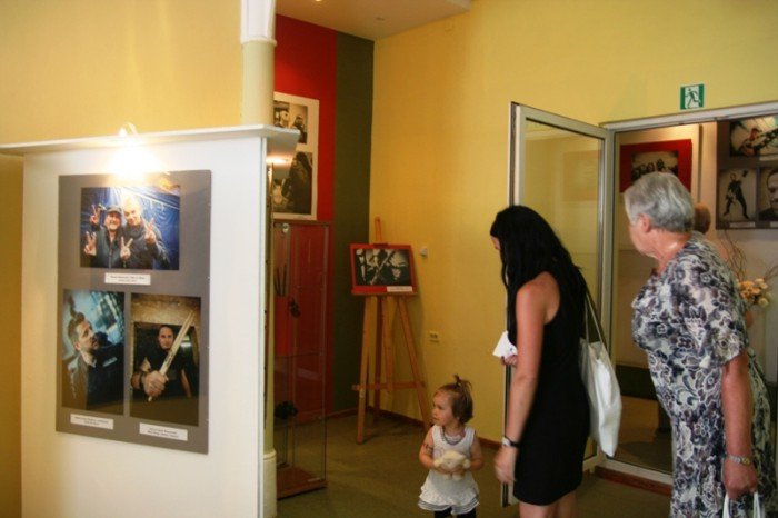 za-kulisami-ciezkiego-brzmienia-wernisaz-rafaa-kotylaka-foto-47795