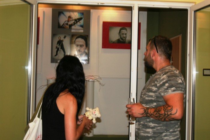 za-kulisami-ciezkiego-brzmienia-wernisaz-rafaa-kotylaka-foto-47795