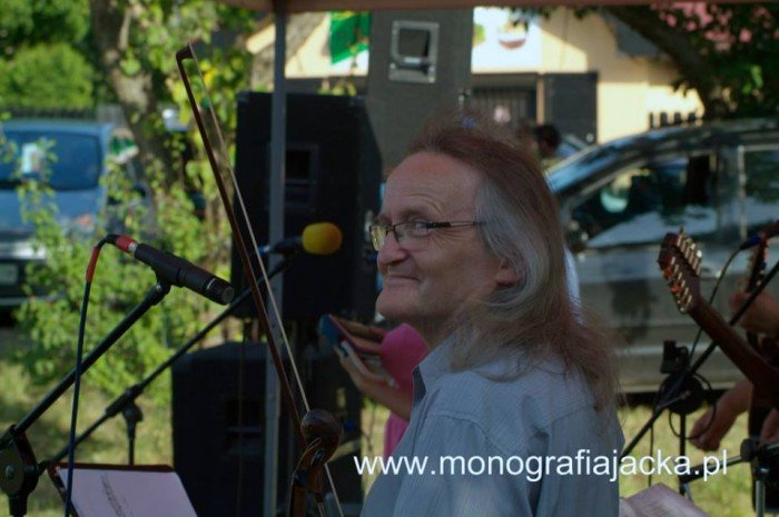 szyszak-zagra-dla-monografii-dworu-czarne-foto-47820