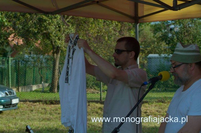 szyszak-zagra-dla-monografii-dworu-czarne-foto-47820