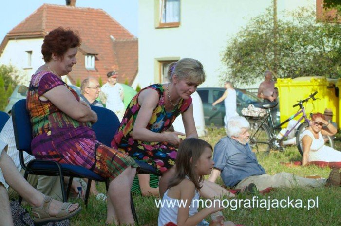 szyszak-zagra-dla-monografii-dworu-czarne-foto-47820