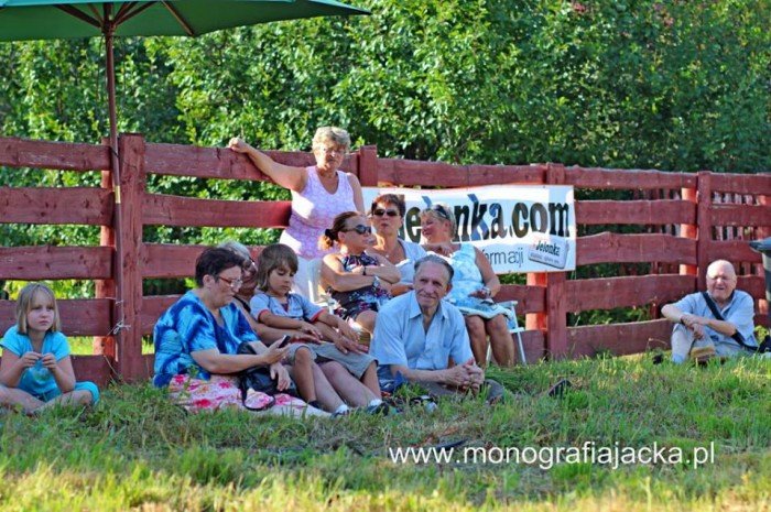 szyszak-zagra-dla-monografii-dworu-czarne-foto-47820