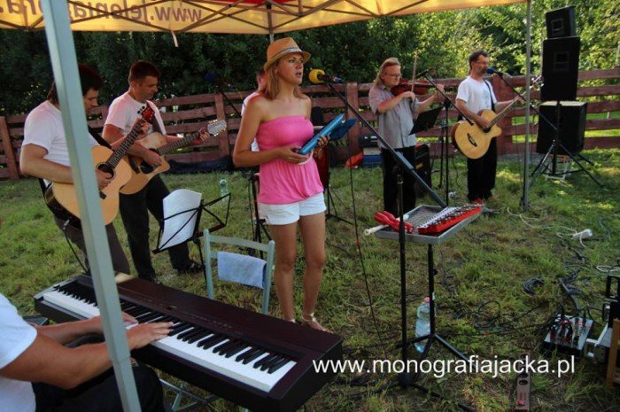 szyszak-zagra-dla-monografii-dworu-czarne-foto-47820
