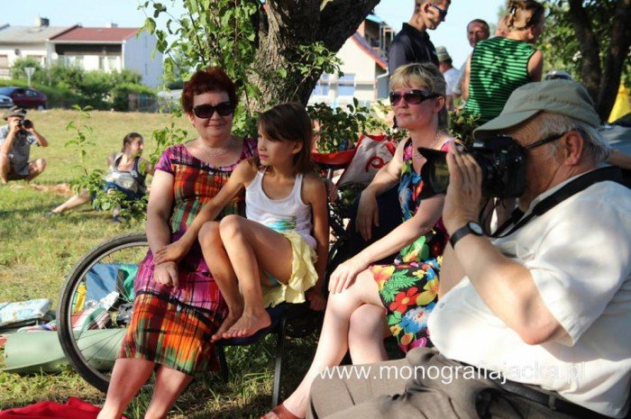 szyszak-zagra-dla-monografii-dworu-czarne-foto-47820