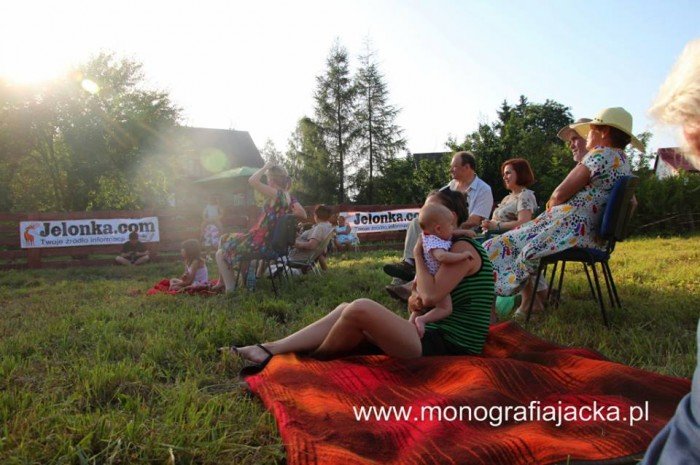 szyszak-zagra-dla-monografii-dworu-czarne-foto-47820