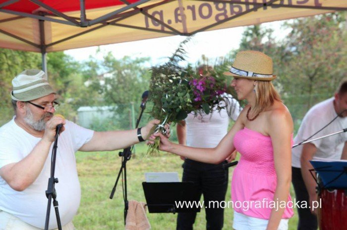 szyszak-zagra-dla-monografii-dworu-czarne-foto-47820