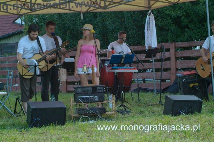 szyszak-zagra-dla-monografii-dworu-czarne-foto-47820