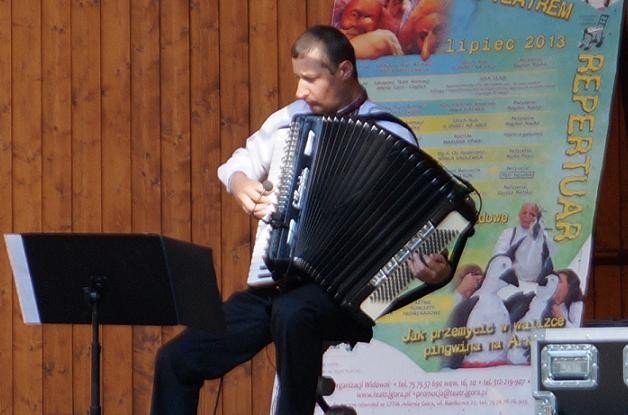 duet-besarabia-z-fletnia-pana-w-roli-gownej-foto-47883