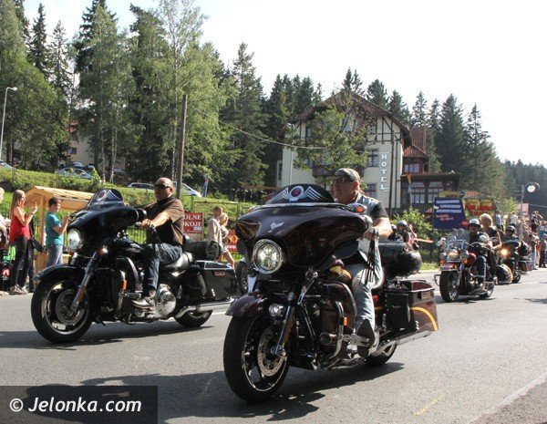 ponad-tysiac-pieknych-maszyn-na-pikniku-w-karpaczu-foto-47884