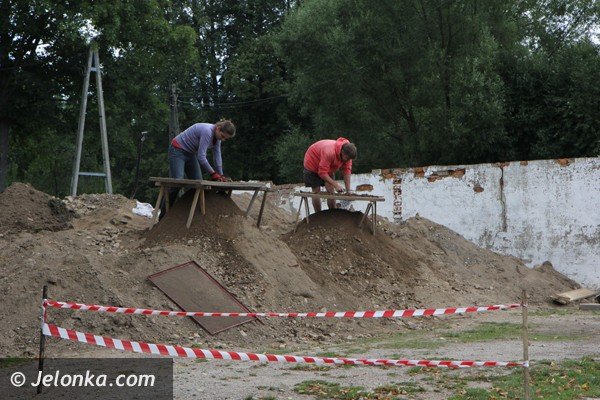czego-archeolodzy-szukaja-przy-wiezy-w-siedlecinie-foto-47946