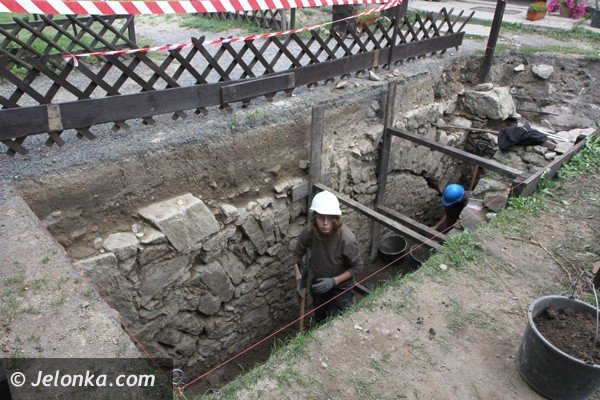 czego-archeolodzy-szukaja-przy-wiezy-w-siedlecinie-foto-47946