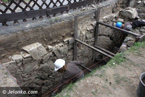 czego-archeolodzy-szukaja-przy-wiezy-w-siedlecinie-foto-47946