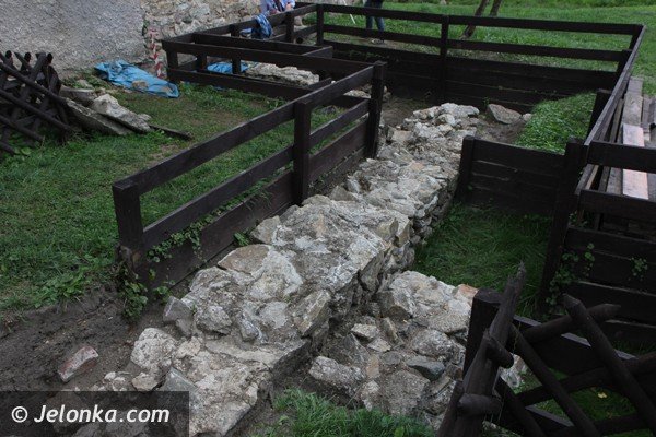 czego-archeolodzy-szukaja-przy-wiezy-w-siedlecinie-foto-47946