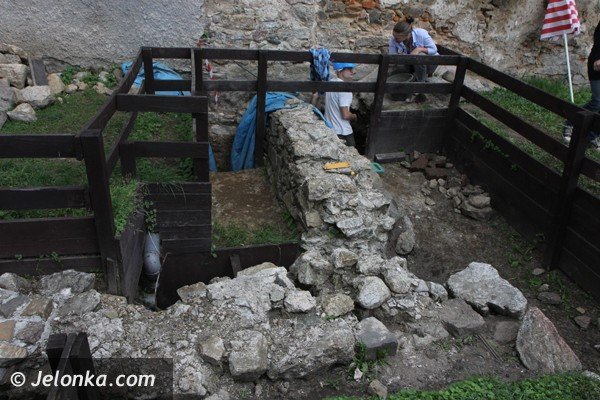 czego-archeolodzy-szukaja-przy-wiezy-w-siedlecinie-foto-47946