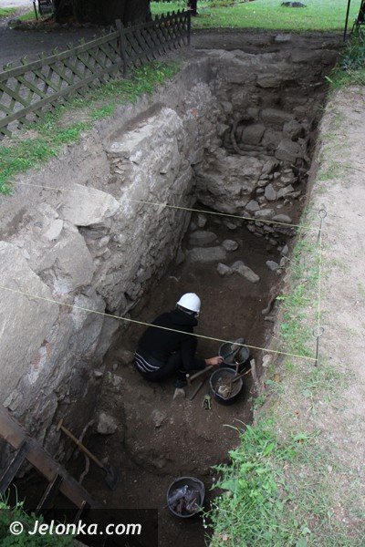 czego-archeolodzy-szukaja-przy-wiezy-w-siedlecinie-foto-47946