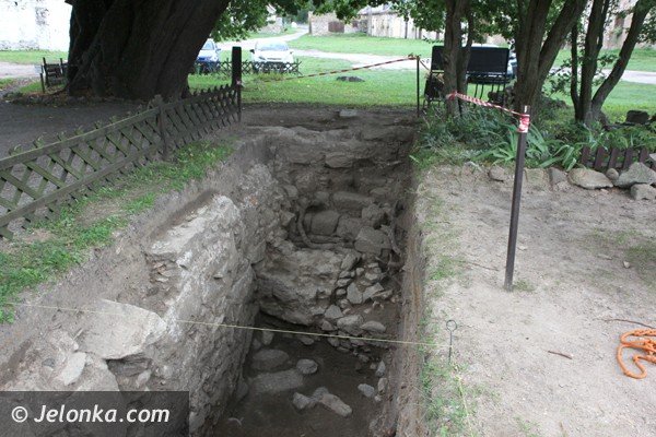 czego-archeolodzy-szukaja-przy-wiezy-w-siedlecinie-foto-47946