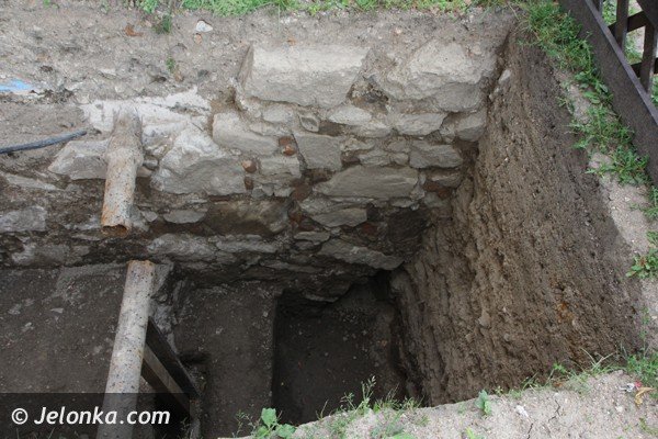 czego-archeolodzy-szukaja-przy-wiezy-w-siedlecinie-foto-47946