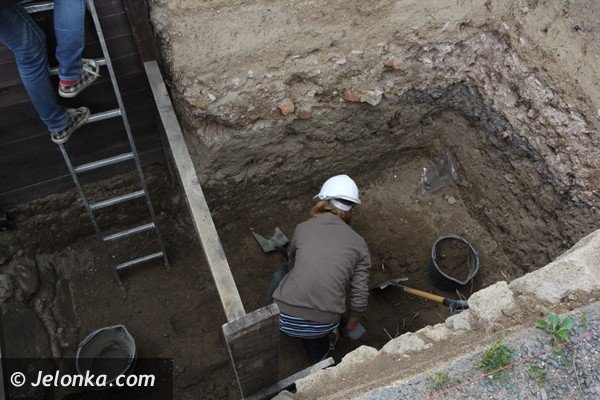 czego-archeolodzy-szukaja-przy-wiezy-w-siedlecinie-foto-47946