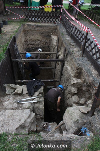 czego-archeolodzy-szukaja-przy-wiezy-w-siedlecinie-foto-47946