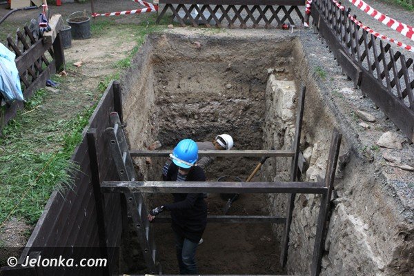 czego-archeolodzy-szukaja-przy-wiezy-w-siedlecinie-foto-47946