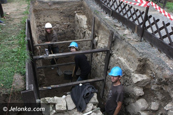 czego-archeolodzy-szukaja-przy-wiezy-w-siedlecinie-foto-47946