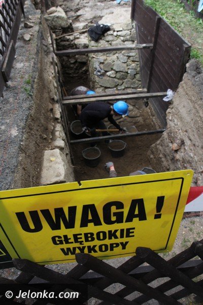 czego-archeolodzy-szukaja-przy-wiezy-w-siedlecinie-foto-47946
