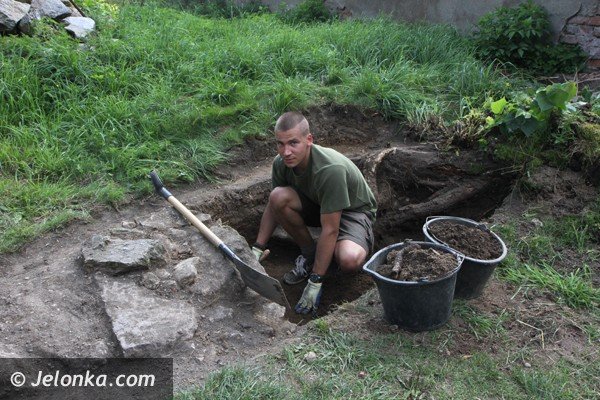 czego-archeolodzy-szukaja-przy-wiezy-w-siedlecinie-foto-47946