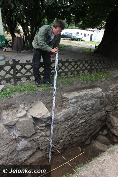 czego-archeolodzy-szukaja-przy-wiezy-w-siedlecinie-foto-47946