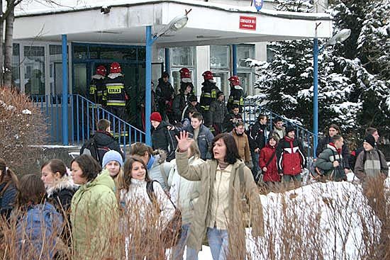 Osoba, która zawiadomiła o nieisteniejącej bombie, będzie musiała zwrócić koszty akcji.