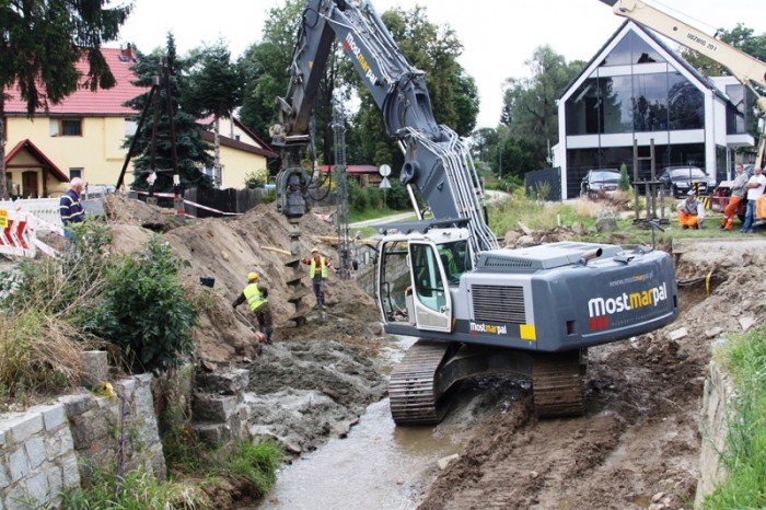 rozpoczyna-sie-budowa-mostu-na-trojce-foto-48101
