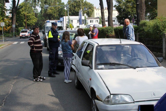 cztery-auta-zderzyy-sie-na-swiatach-przy-wolnosci-foto-48145