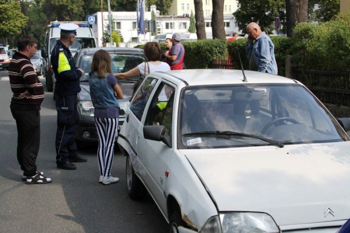 cztery-auta-zderzyy-sie-na-swiatach-przy-wolnosci-foto-48145