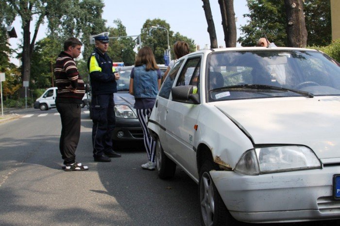 cztery-auta-zderzyy-sie-na-swiatach-przy-wolnosci-foto-48145