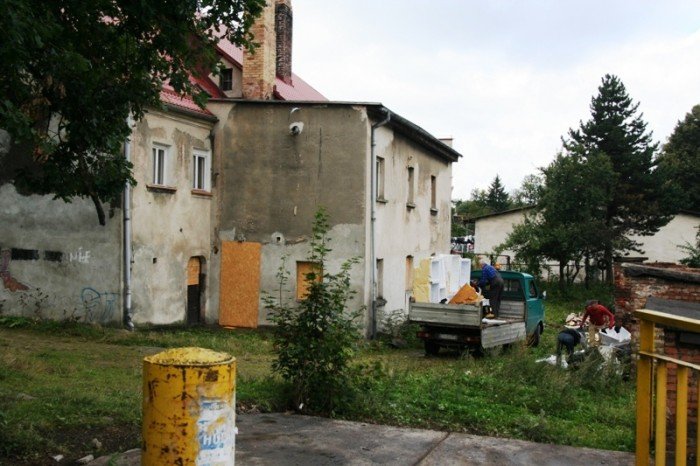 smietnisko-i-zomowisko-w-centrum-miasta-foto-48223