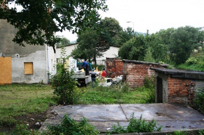 smietnisko-i-zomowisko-w-centrum-miasta-foto-48223