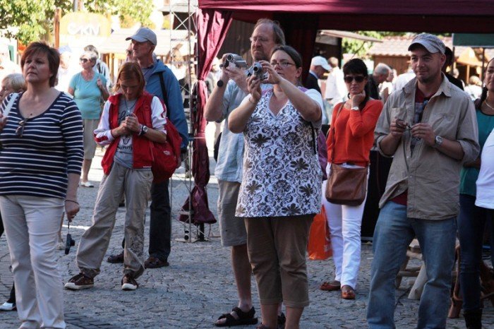 regionalne-przysmaki-i-cuda-na-placu-ratuszowym-foto-48263