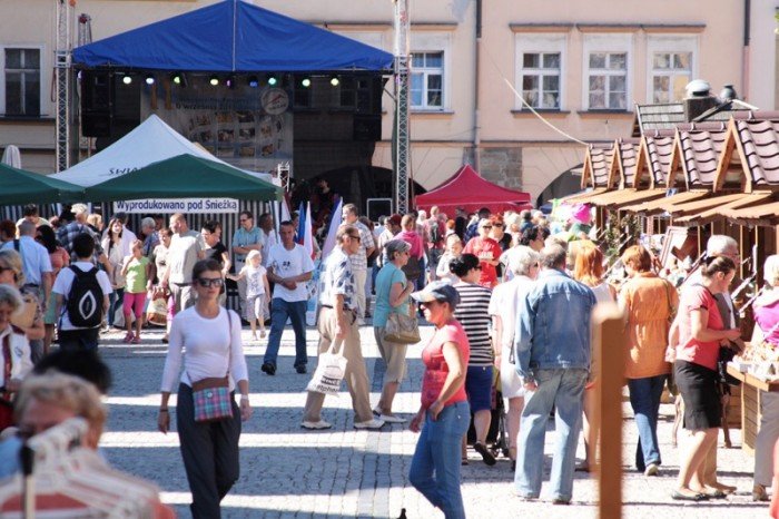 regionalne-przysmaki-i-cuda-na-placu-ratuszowym-foto-48263