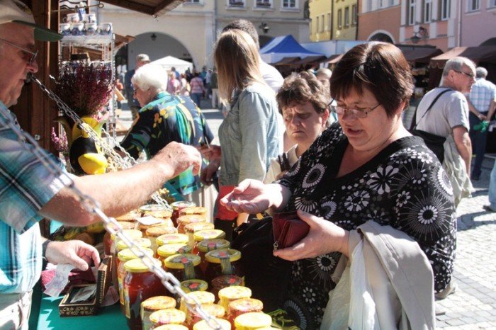 regionalne-przysmaki-i-cuda-na-placu-ratuszowym-foto-48263