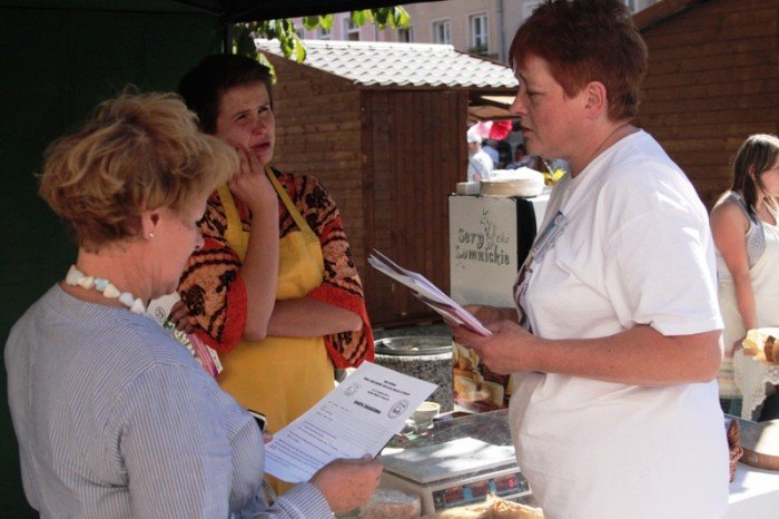 regionalne-przysmaki-i-cuda-na-placu-ratuszowym-foto-48263