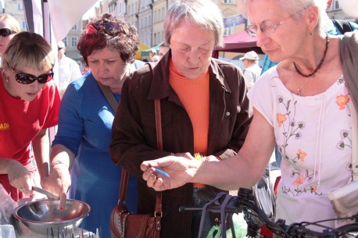 regionalne-przysmaki-i-cuda-na-placu-ratuszowym-foto-48263
