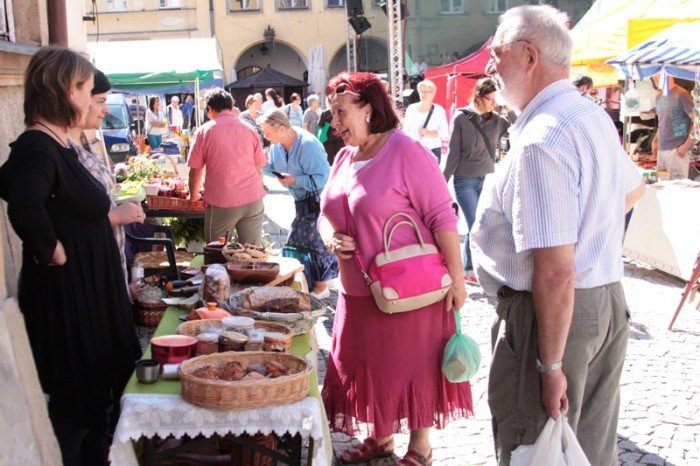 regionalne-przysmaki-i-cuda-na-placu-ratuszowym-foto-48263