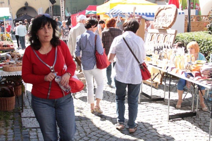 regionalne-przysmaki-i-cuda-na-placu-ratuszowym-foto-48263