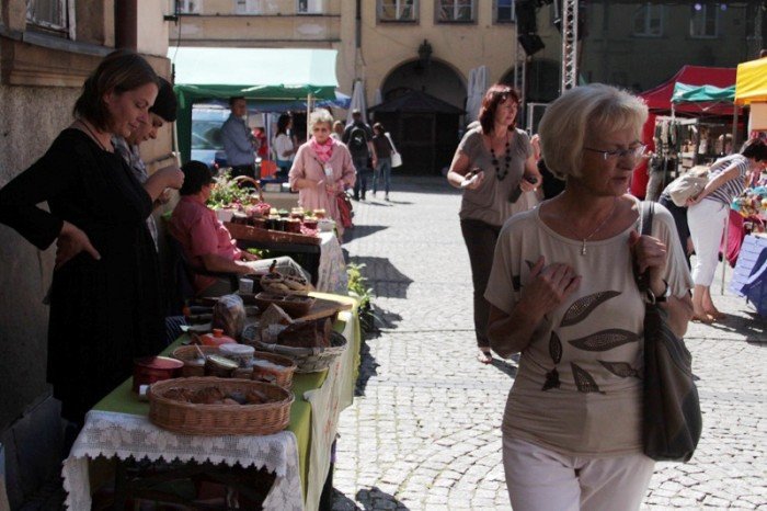 regionalne-przysmaki-i-cuda-na-placu-ratuszowym-foto-48263